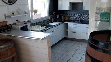 Réfrigérateur, micro-ondes, four, lave-vaisselle