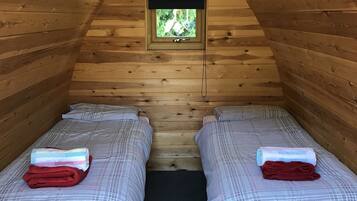 Free cots/infant beds, bed sheets