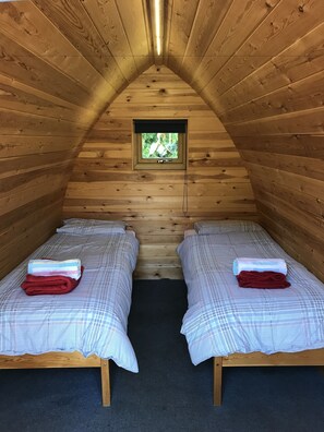 Barnesenger (inkludert) og sengetøy