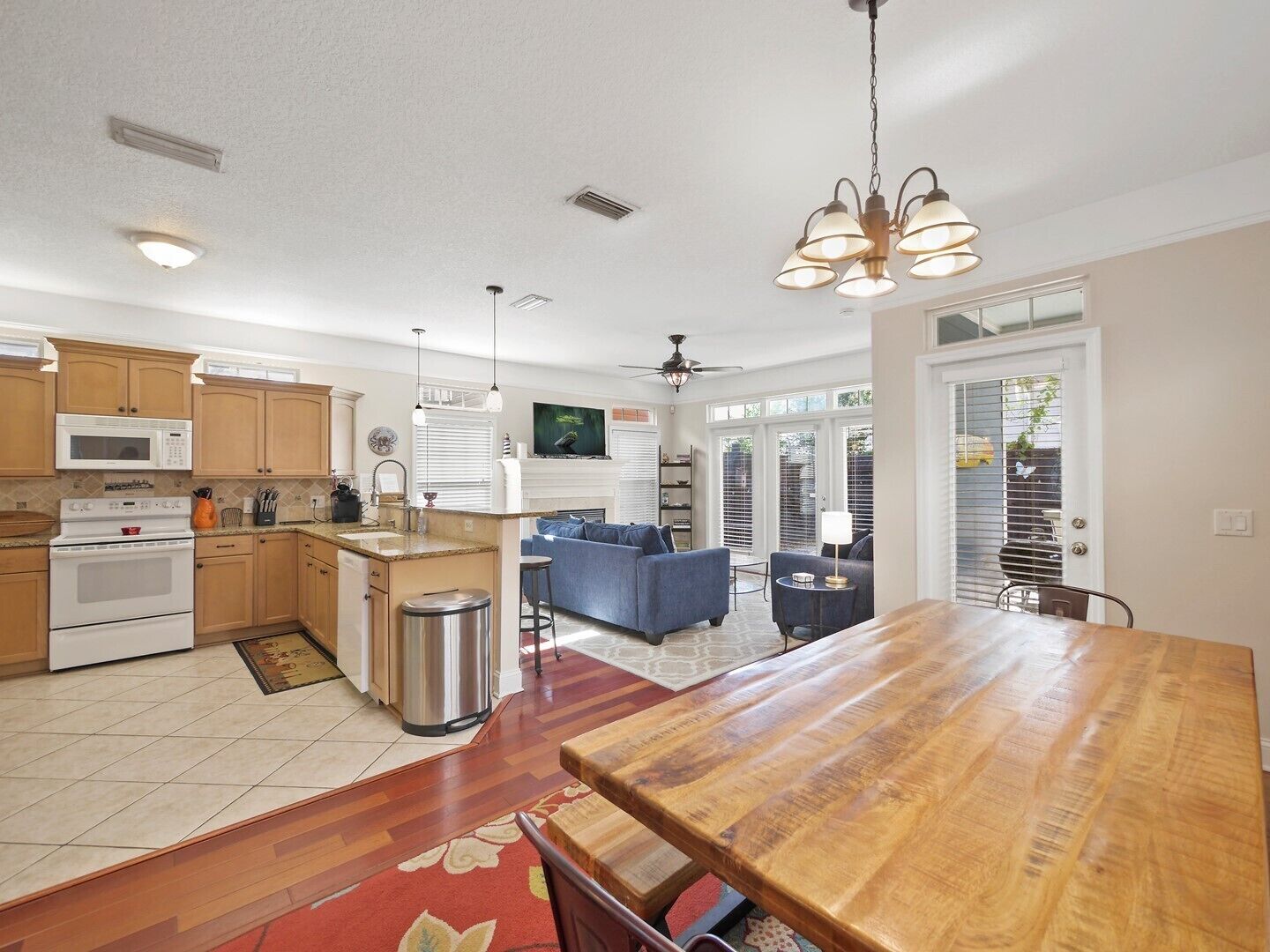 Kühlschrank, Mikrowelle, Ofen, Geschirrspüler