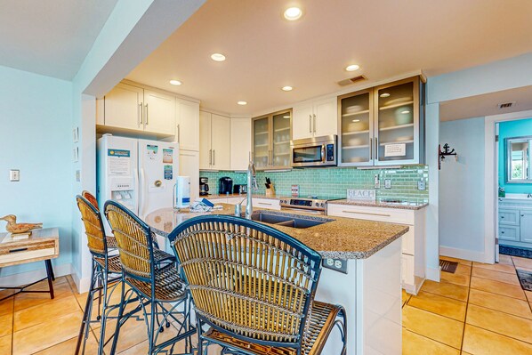 Fridge, microwave, oven, stovetop - Remodeled beachside townhome w/ Gulf views and pools - snowbirds welcome (Pensacola Beach)