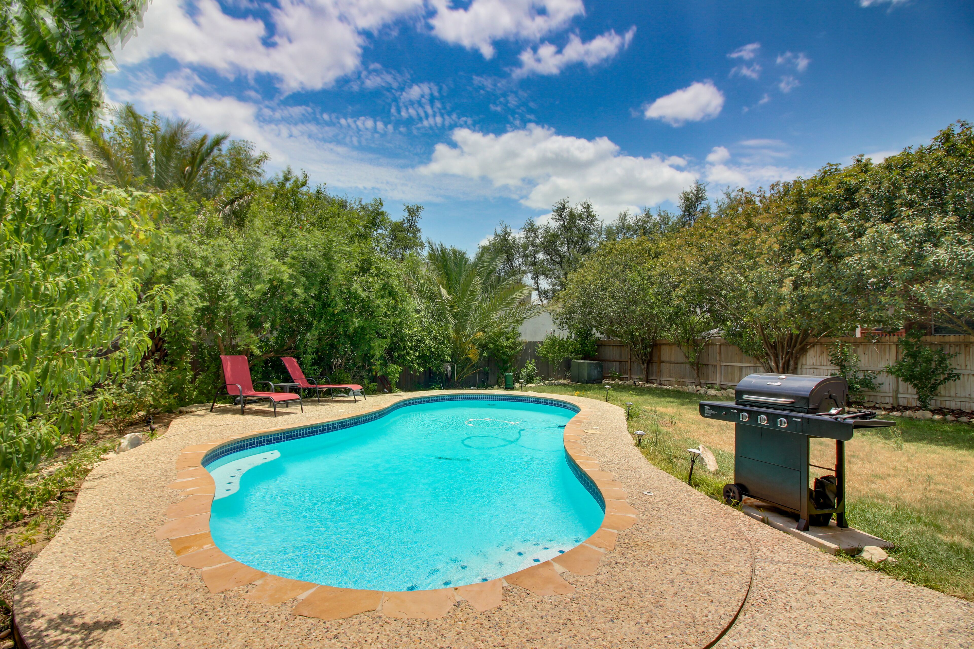 Quiet home with private pool near San Antonio, Lackland AFB, & Sea World