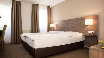 Double Room, 1 Double Bed | Desk, blackout drapes, soundproofing, free cribs/infant beds