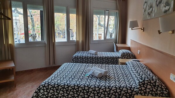 Caja fuerte, escritorio, espacio para trabajar con un portátil