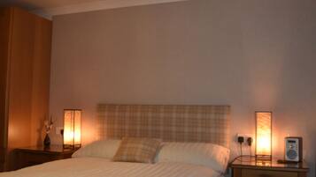 Double Room, Ensuite | Iron/ironing board, free WiFi, bed sheets