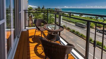 Family Quadruple Room, 2 Double Beds, Accessible, Non Smoking | Blackout drapes, free WiFi