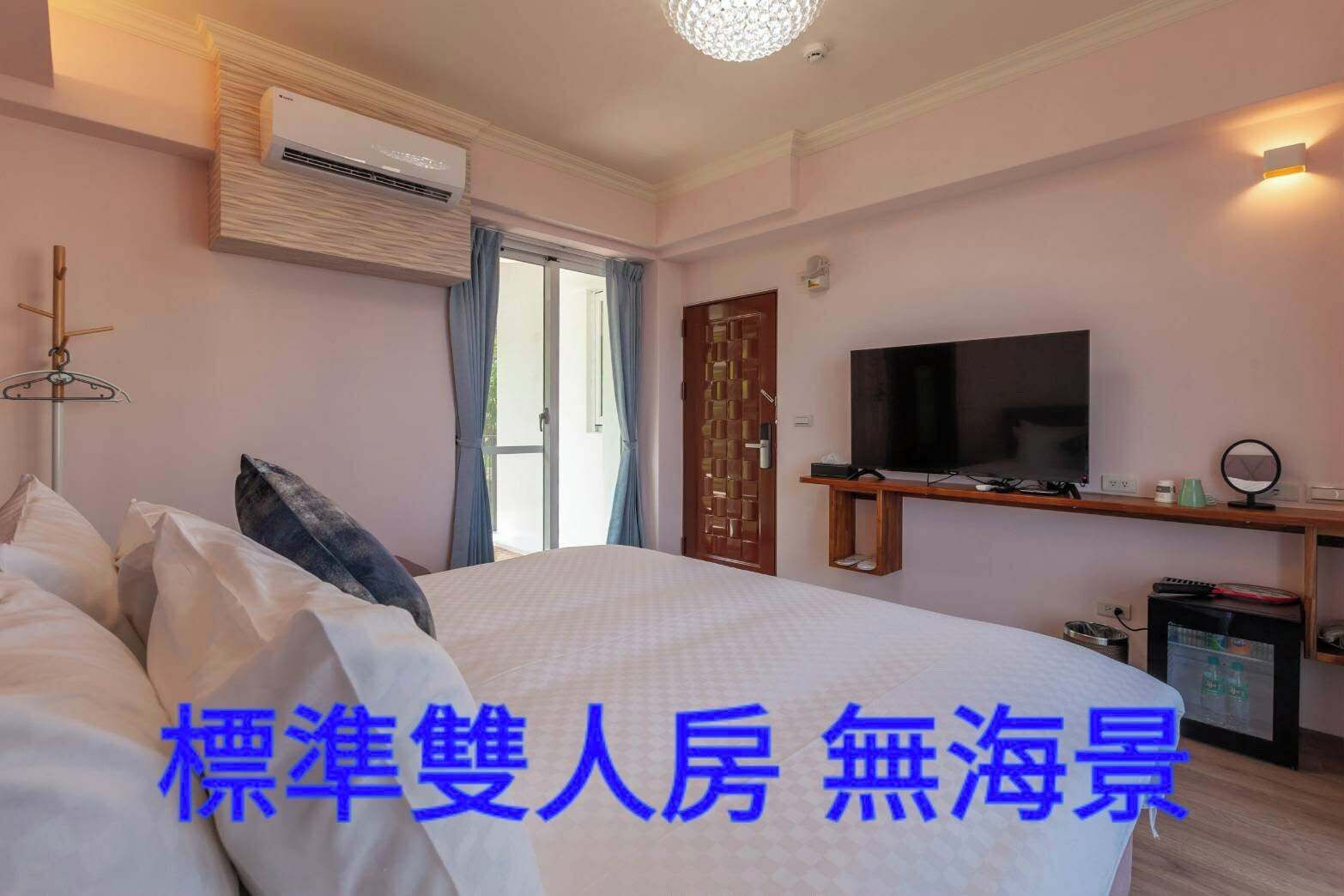 Basic Double Room, 1 Queen Bed