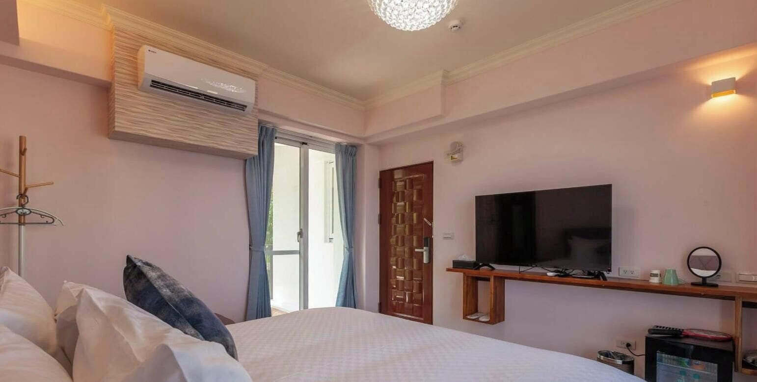 Habitació doble bàsica, 1 llit de matrimoni | Cortines opaques, wifi gratuïta i roba de llit 