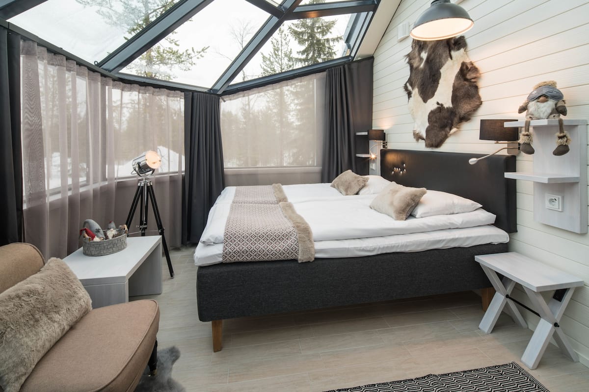 Premium Igloo with Alcove | 거실 | 케이블 채널 시청이 가능한 32인치 스마트 TV, TV, 바닥 난방/온돌