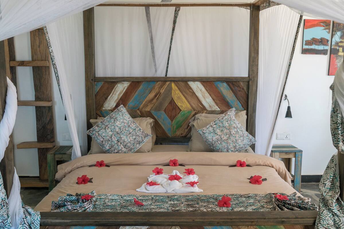 Down duvets, memory-foam beds, in-room safe, desk