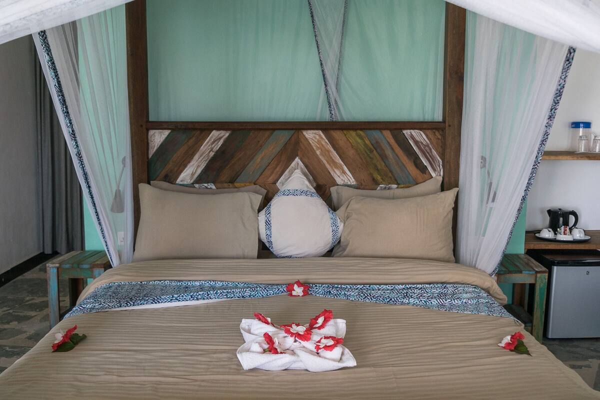 Down duvets, memory-foam beds, in-room safe, desk