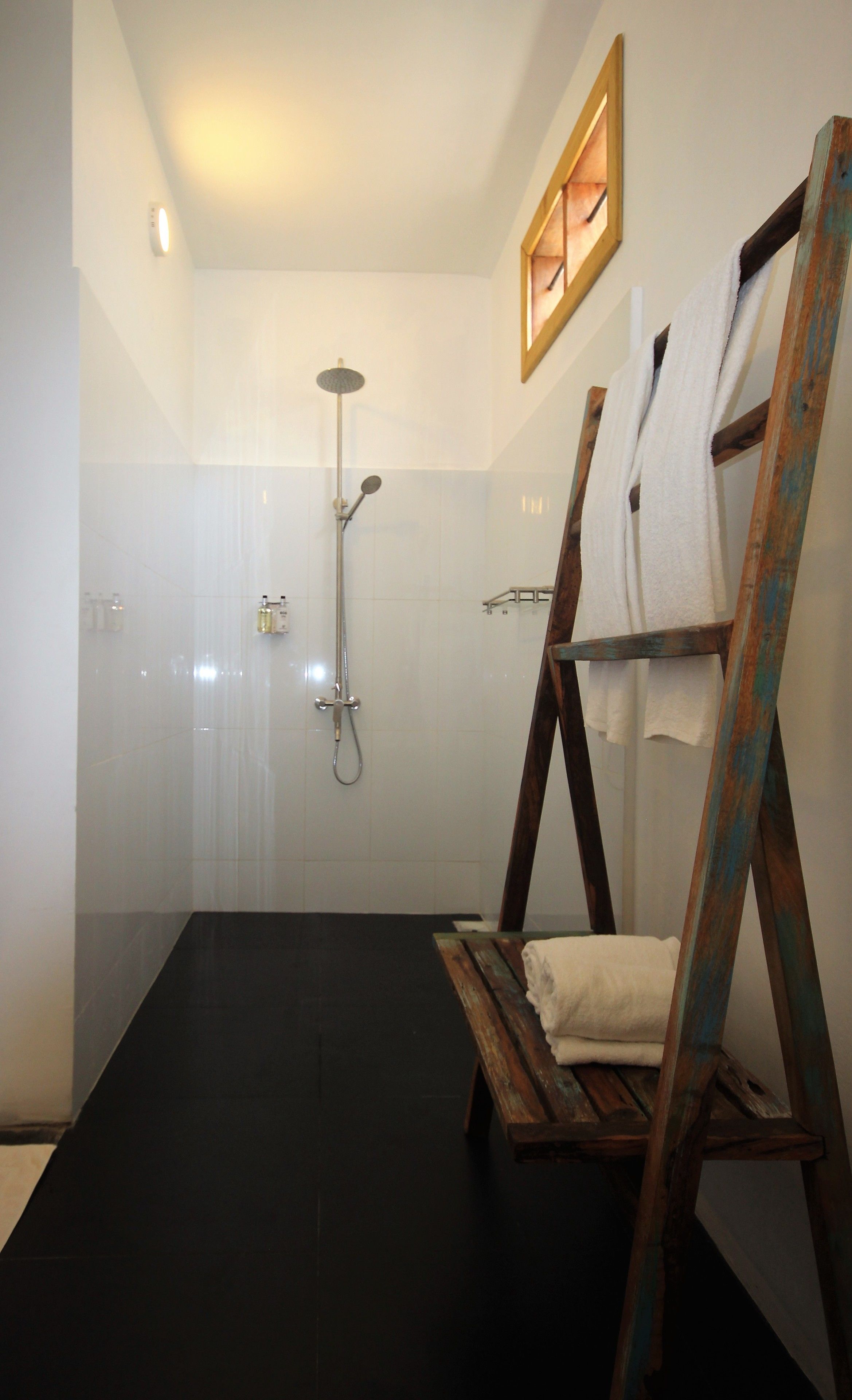 luxury double room, pool view | bathroom shower