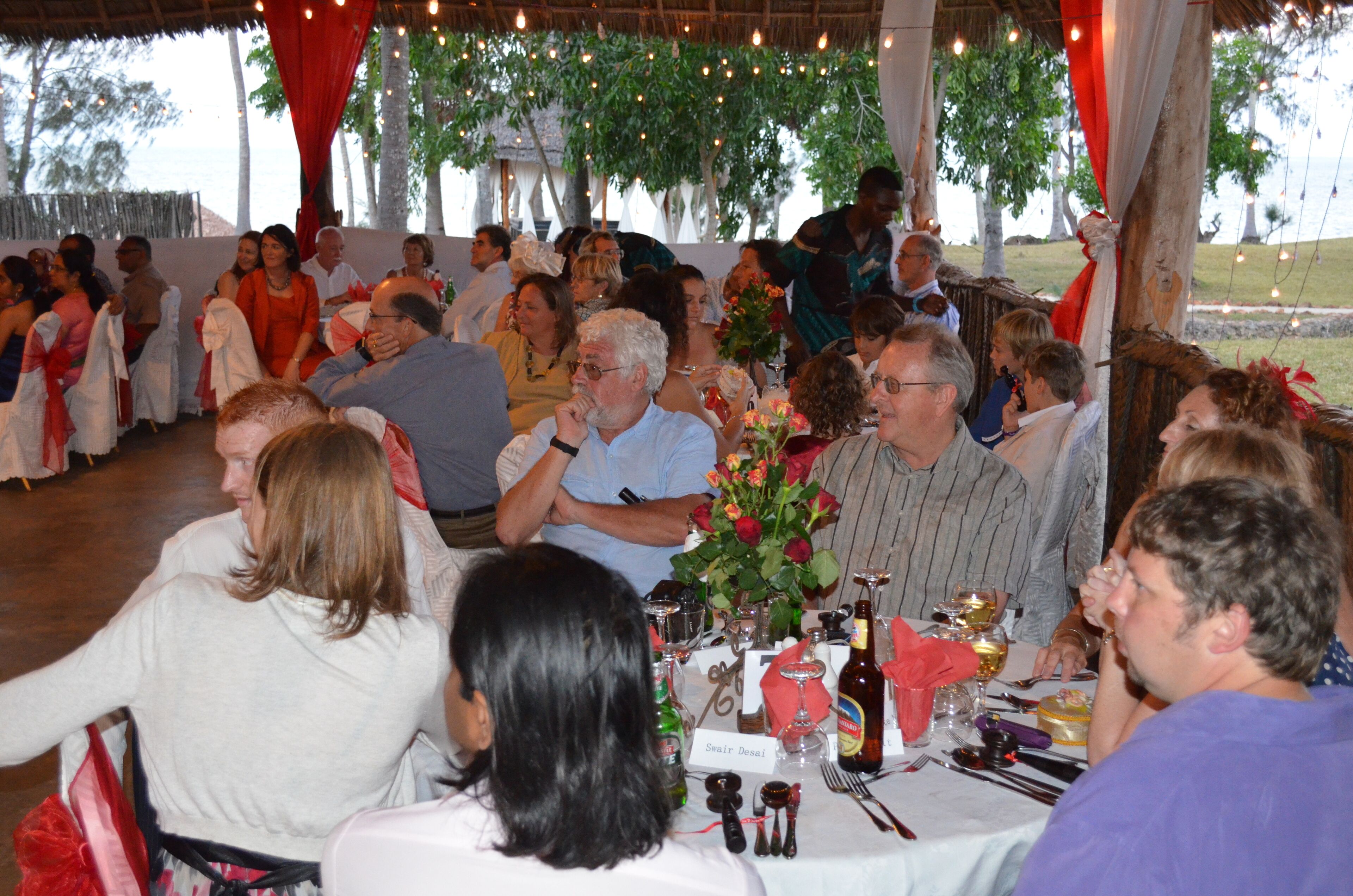 3 restaurants, breakfast, lunch, dinner served; international cuisine