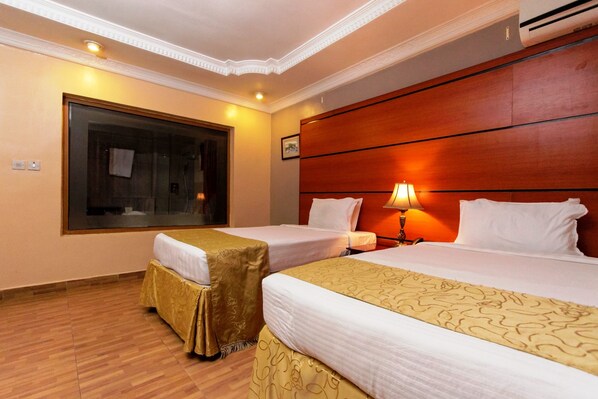 1 bedroom, premium bedding, desk, rollaway beds