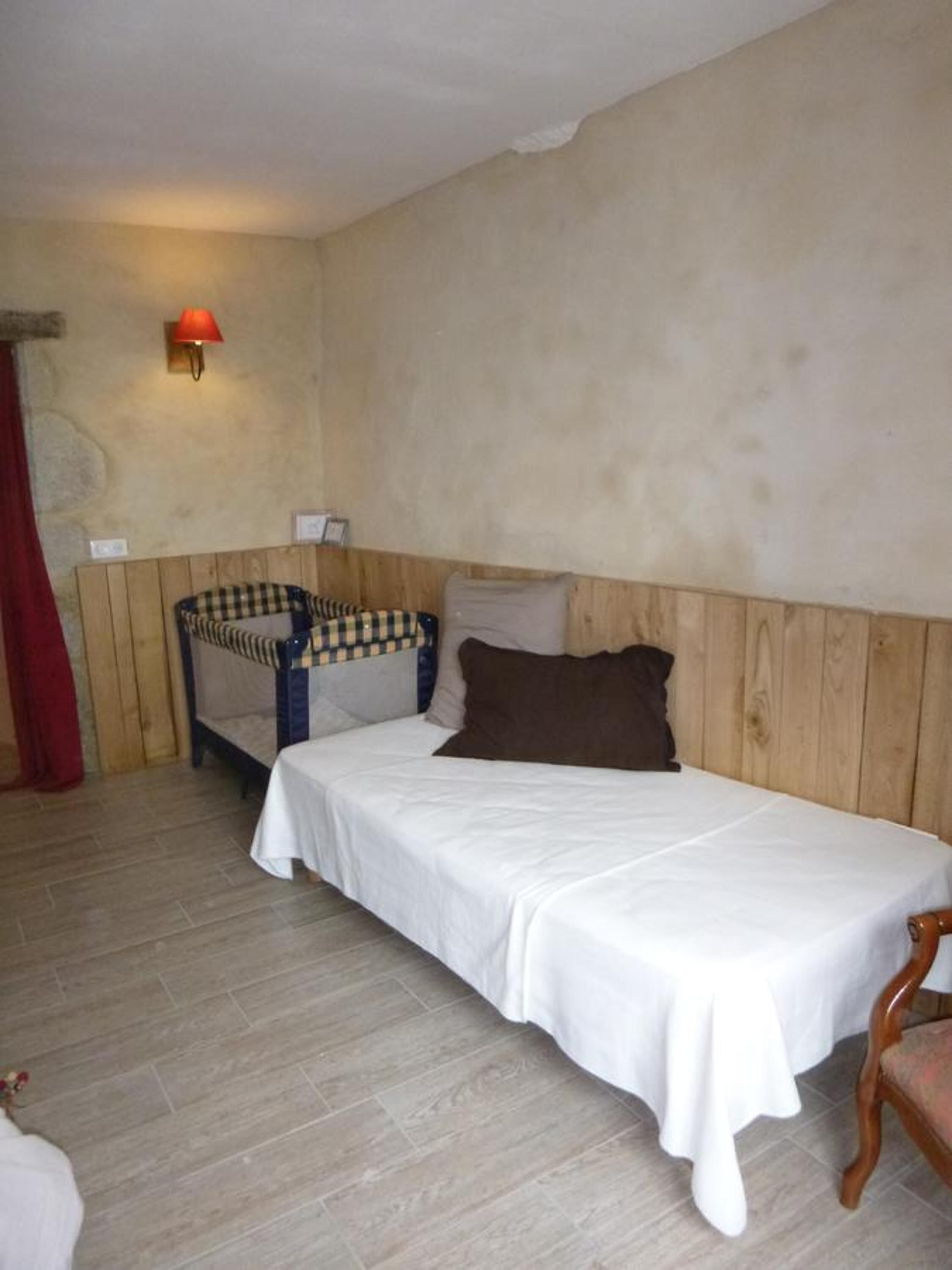 Chambre Double, rez-de-chaussée (Garonne)