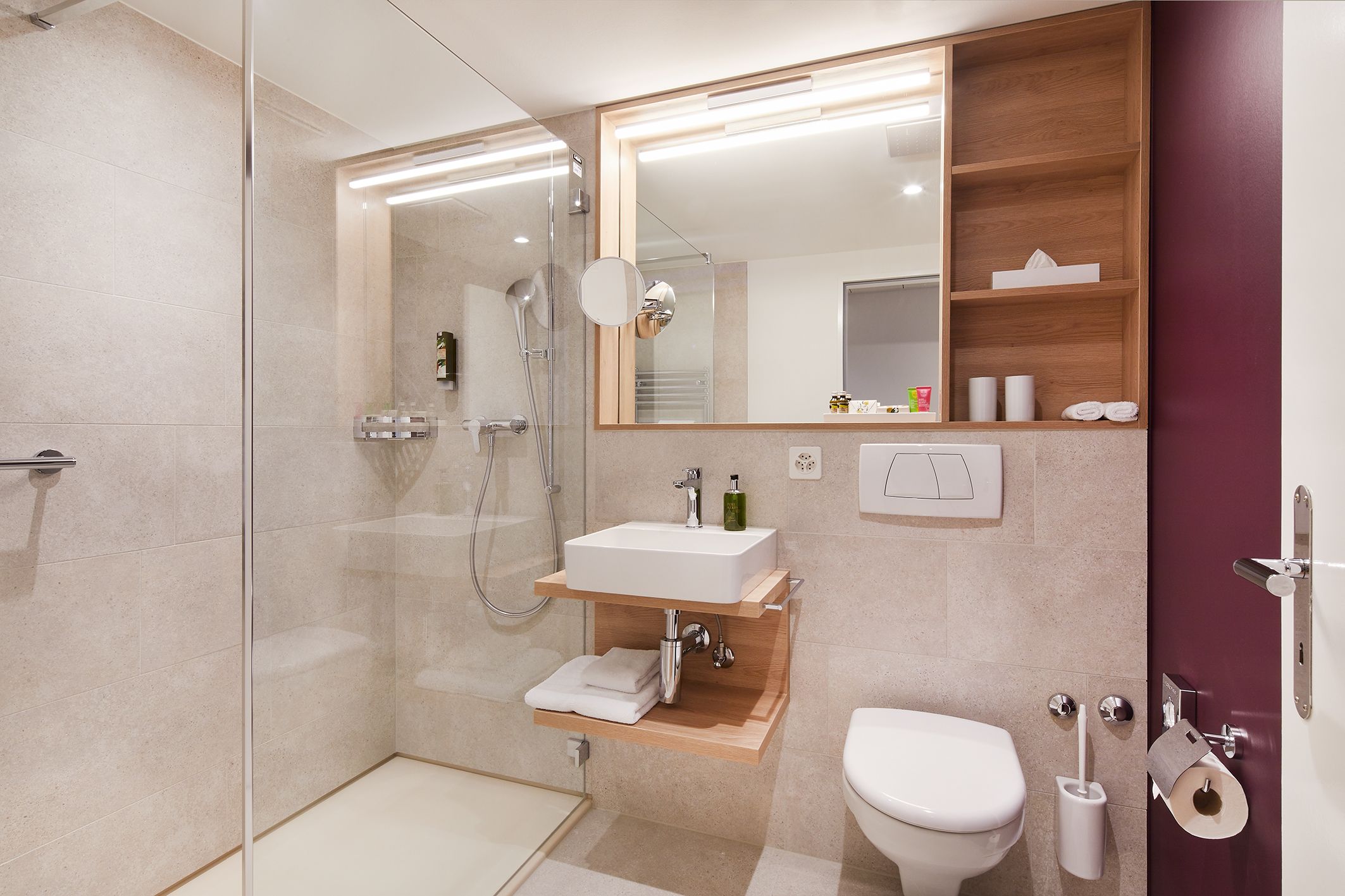 classic double room | bathroom | shower, free toiletries, hair dryer, towels