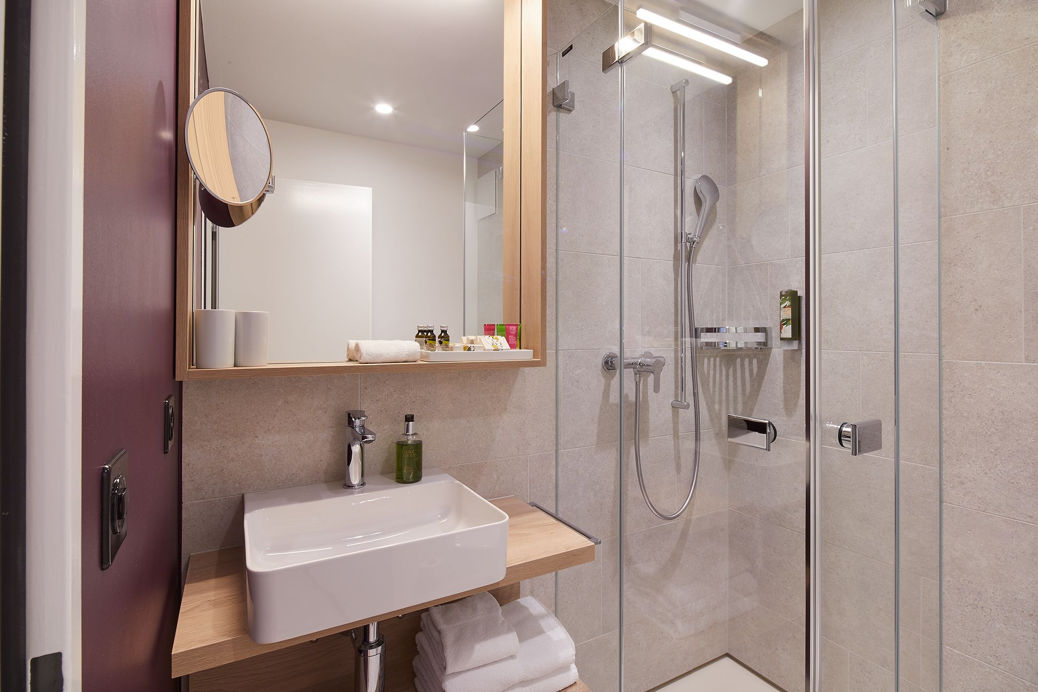 shower, free toiletries, hair dryer, towels