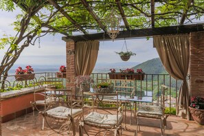 슈피리어 빌라, 전용 욕실, 산 전망 | 테라스/파티오