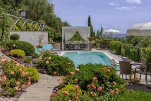 Outdoor pool - B-happy Villa's (Buti)