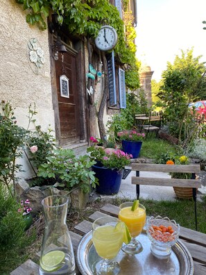 Double Room, Ensuite (Jeanne de Ferrette) | Garden - Maison des 5 Temps - Chambres Dhôtes de Charme à Ferrette (Ferrette)