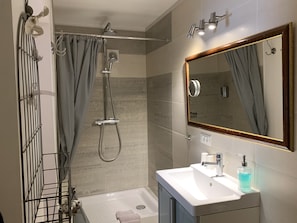 Habitación doble superior, baño en la habitación (MAZARIN) | Baño