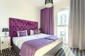 Ropa de cama de alta calidad, escritorio y sistema de insonorización 