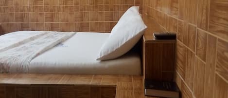 Classic Room, 1 Bedroom, Non Smoking | 1 bedroom, desk, free WiFi