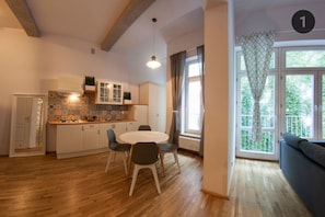 Deluxe Studio Suite | Private kitchenette