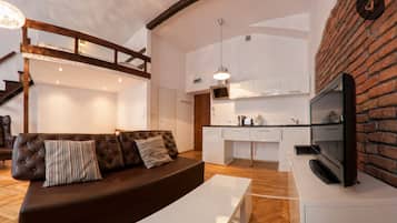 Studio suite, op tussenverdieping | Een strijkplank/strijkijzer, gratis babybedden, gratis wifi, beddengoed