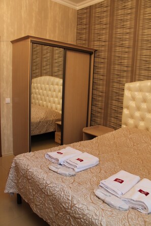 Dobbeltrom – standard | Strykejern/-brett, barnesenger og wi-fi (inkludert)