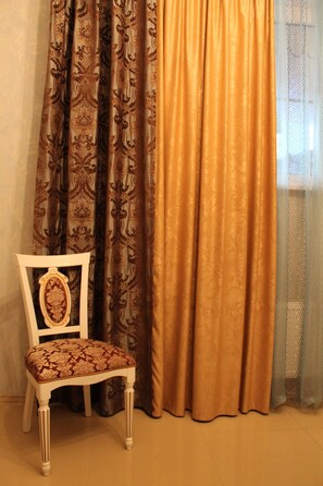 標準雙人房 | 熨斗/熨衫板、嬰兒床 (收費)、免費 Wi-Fi