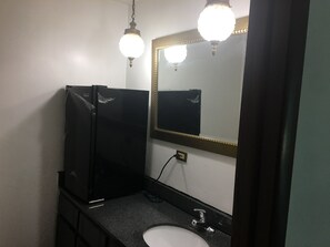 Standard Room, 2 Double Beds | Bathroom