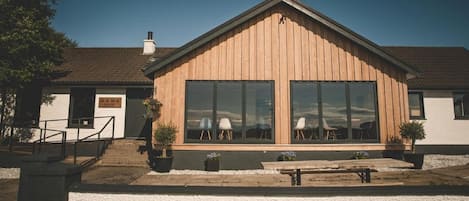 Vista frontal de la propiedad