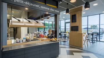 Desayuno buffet los fines de semana (con cargo)