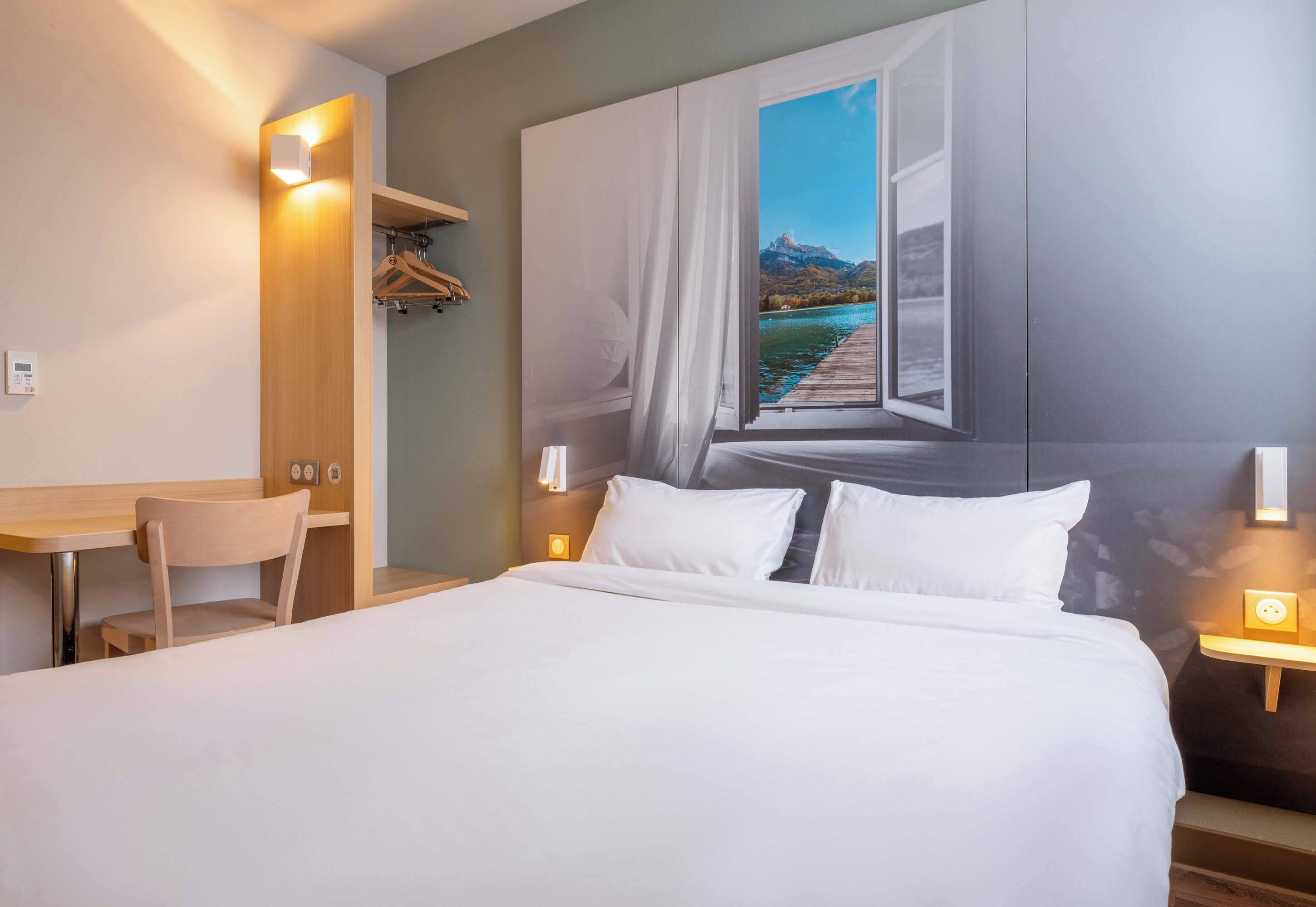 double room, non smoking | 1 bedroom, premium bedding, desk, blackout curtains