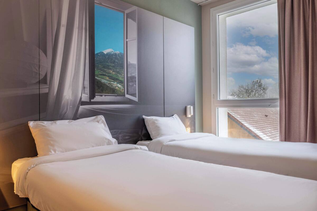 twin room, non smoking | 1 bedroom, premium bedding, desk, blackout curtains