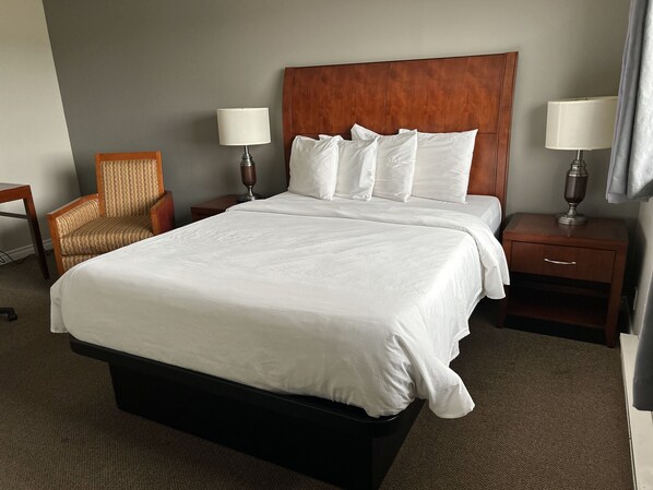 Standard Room, 1 Queen Bed (Mini Fridge, Microwave, Coffee Maker)