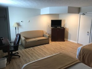 Individually decorated, individually furnished, desk, free WiFi - The Auberge Inn (Temiskaming Shores)