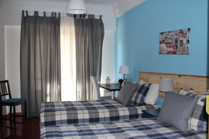 Setrika/meja setrika dan tempat tidur bayi (biaya tambahan)