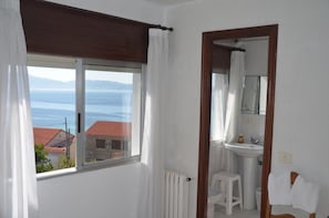 Desk, free cots/infant beds, rollaway beds, free WiFi