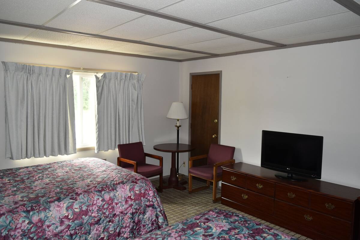 Double Room, Non Smoking | Blackout drapes, WiFi (free), bed sheets