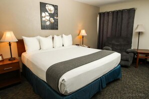 Bureau, espace de travail pour ordinateur portable, rideaux occultants