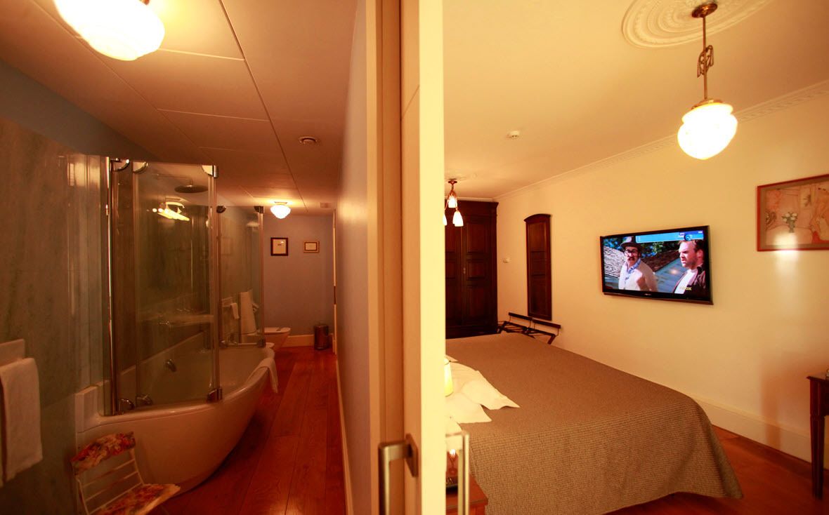 superior double room | minibar, in-room safe, desk, blackout curtains