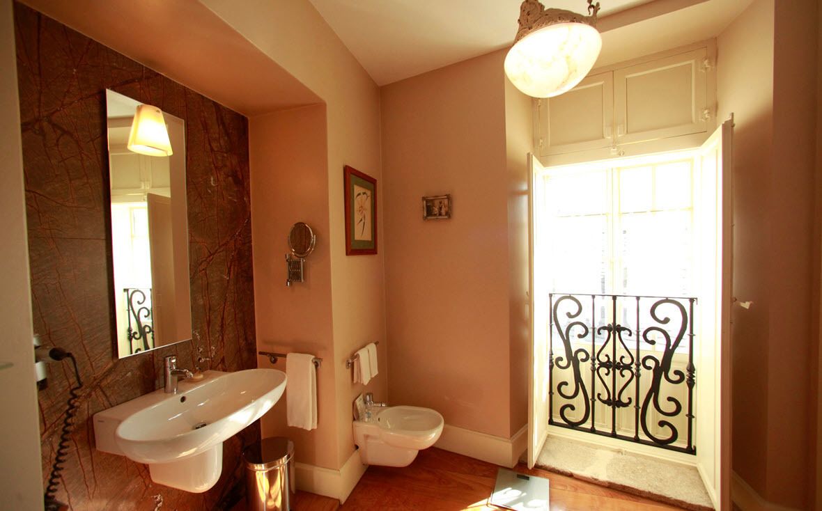 standard double room | bathroom | free toiletries, hair dryer, bathrobes, bidet