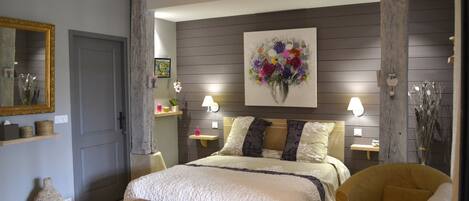 Suite Deluxe | 1 habitación, minibar, decoración personalizada y muebles diferentes