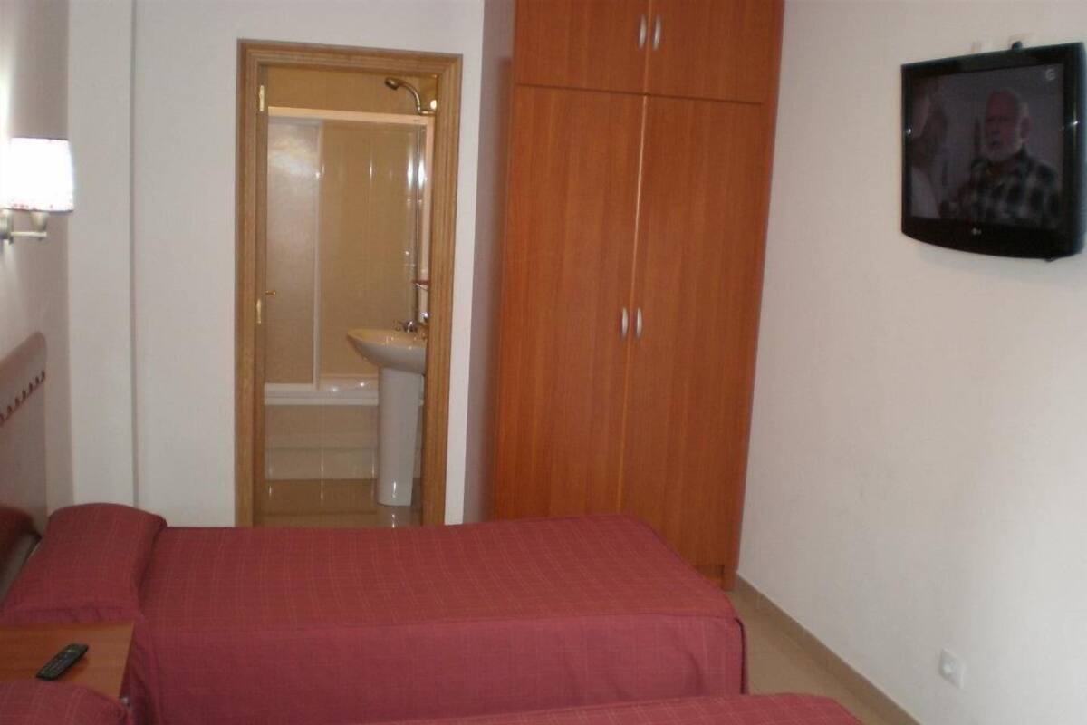 Quarto solteiro | Wi-Fi de cortesia, roupa de cama