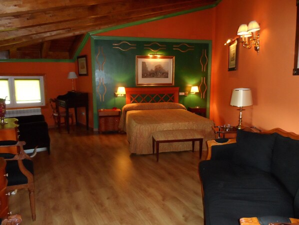 Free WiFi, wheelchair access