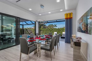 Luxury House | 3 bedrooms, desk, blackout drapes, soundproofing