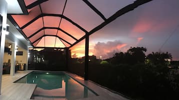 Kolam renang outdoor