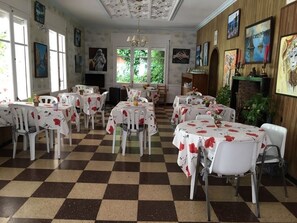 Free daily continental breakfast